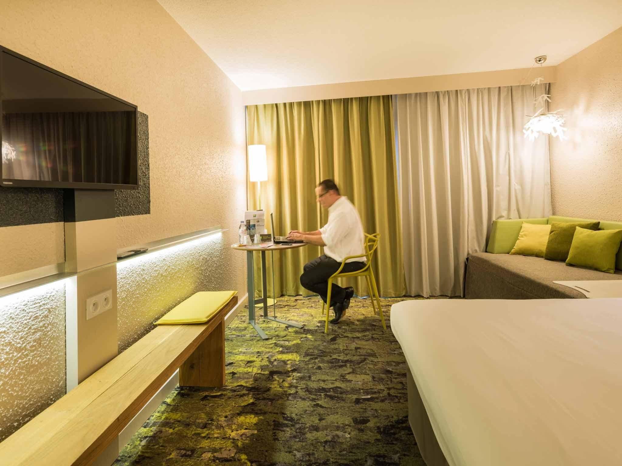 HOTEL IBIS STYLES VIERZON 3* (France) - de € 91